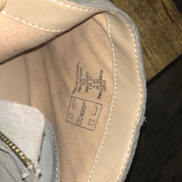 EUC greige suede Land’s End Booties 8B - Picture 2 of 5